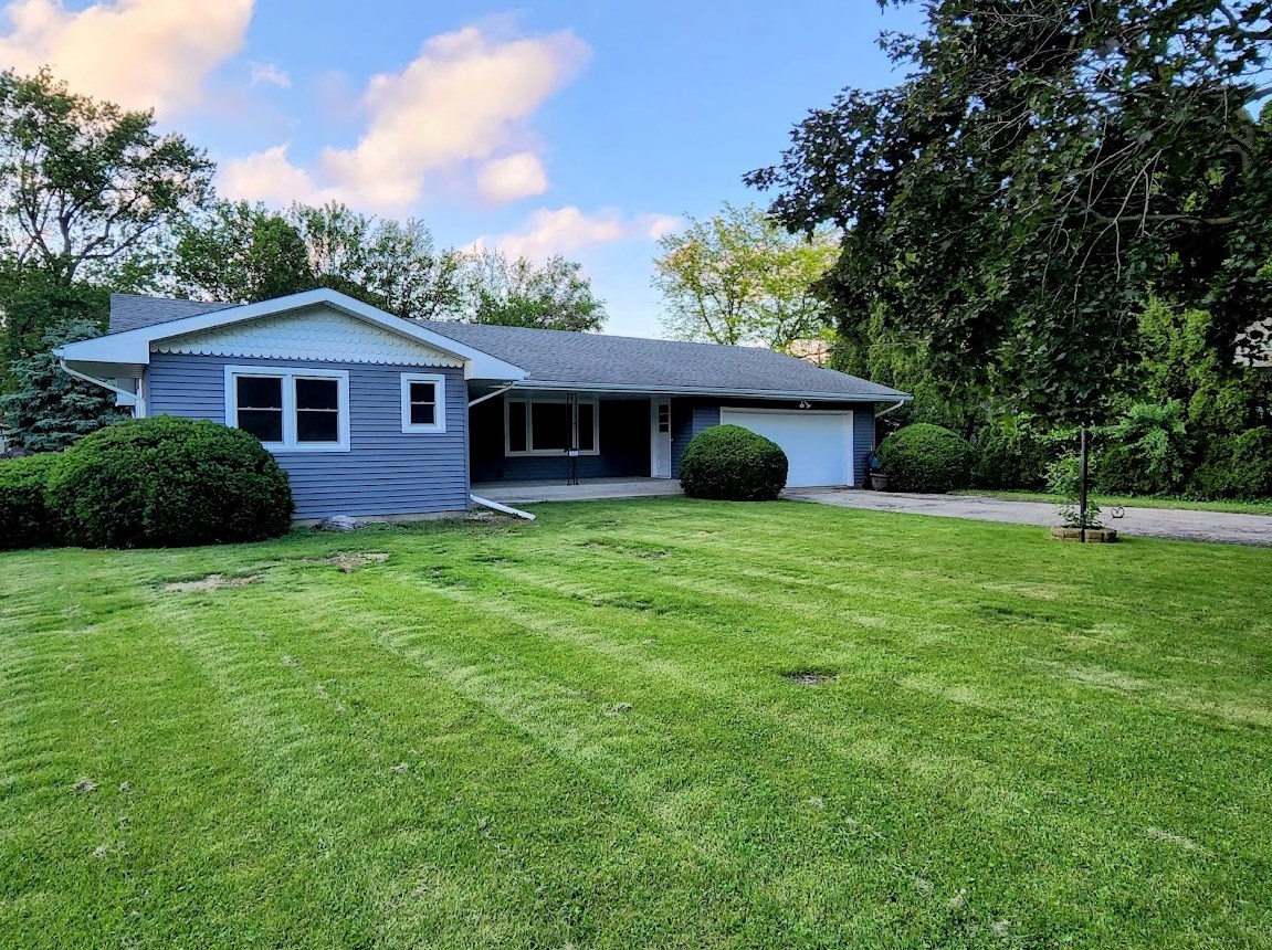 107 North St, Newark, IL 60541-9370
