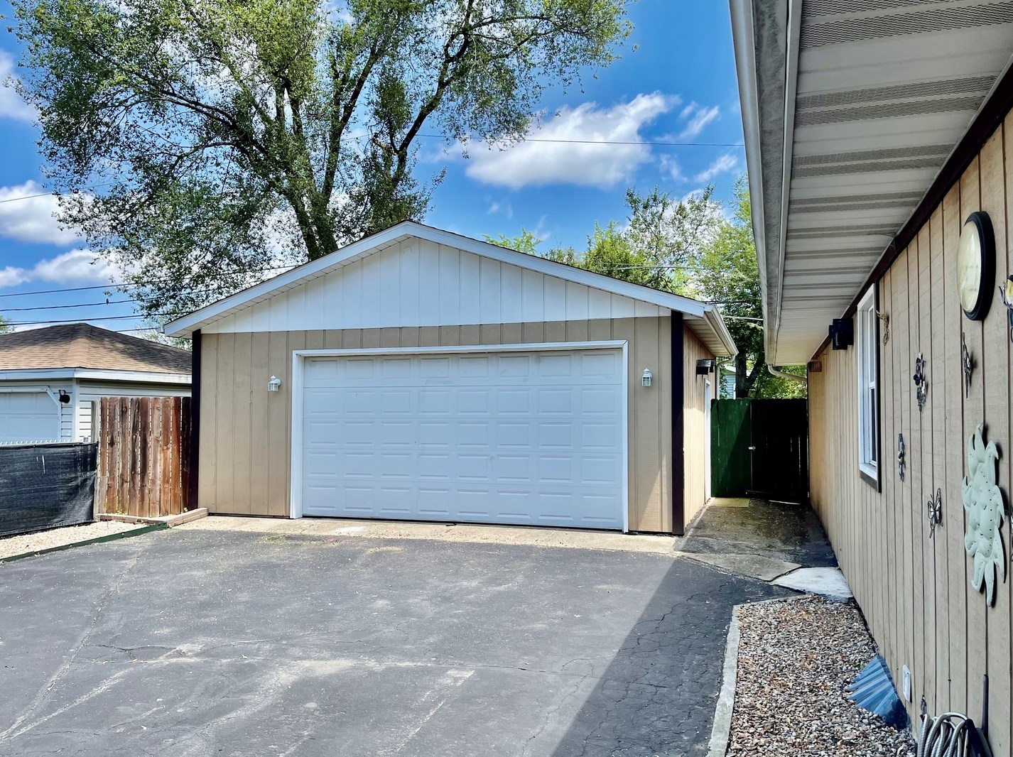1411 Cherokee Dr, Volo, IL 60073-1514