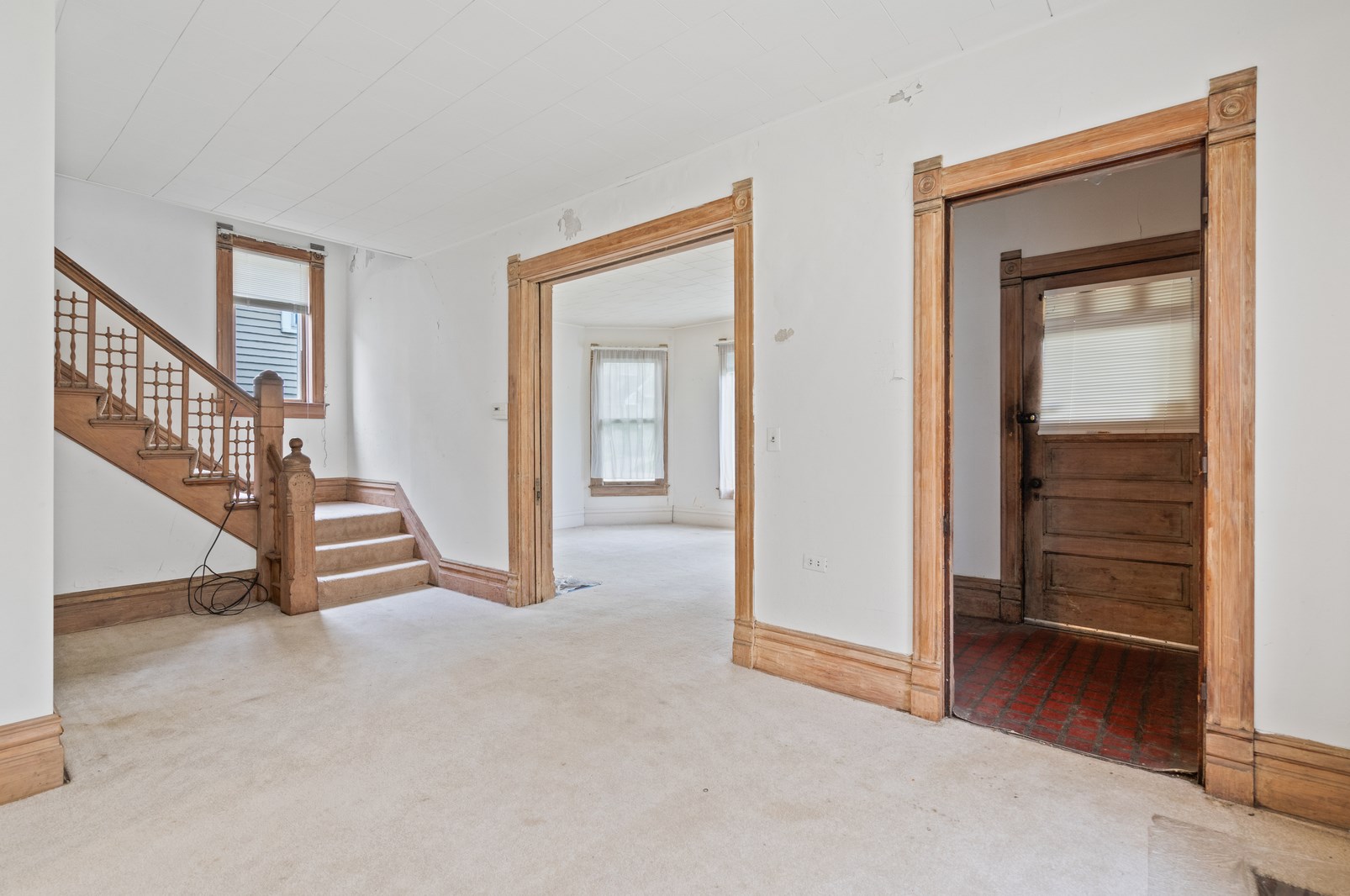75 May St, Aurora, IL 60506-5027