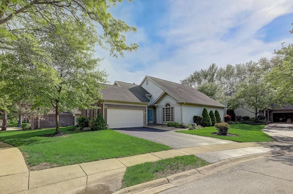 252 Huntwyck Ct, Schaumburg, IL 60173-2148