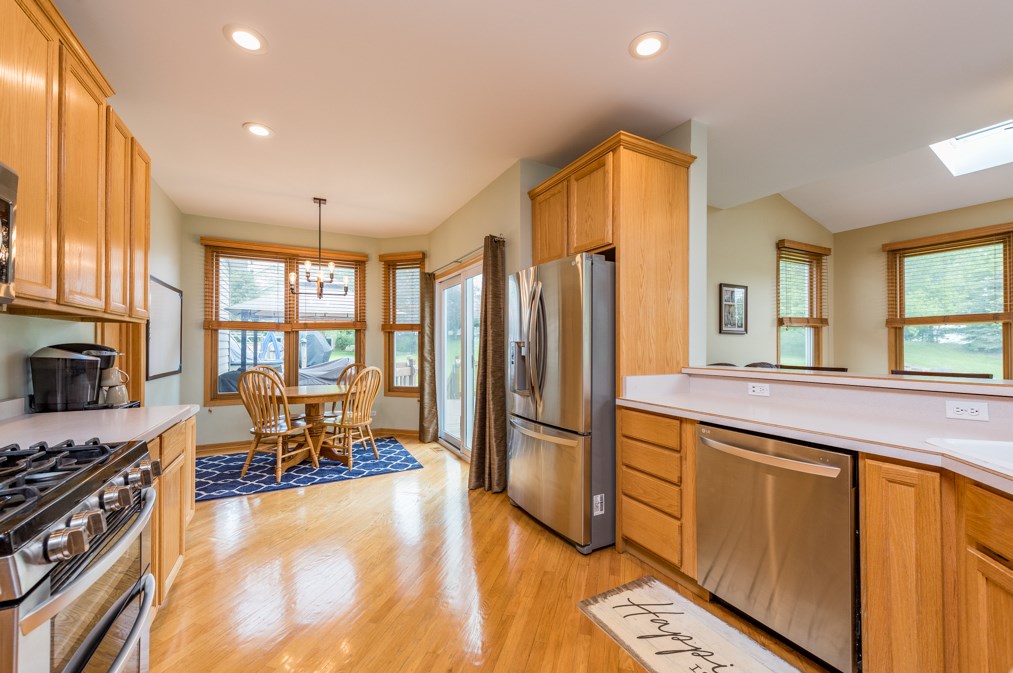 10804 Michigan Dr, Spring Grove, IL 60081