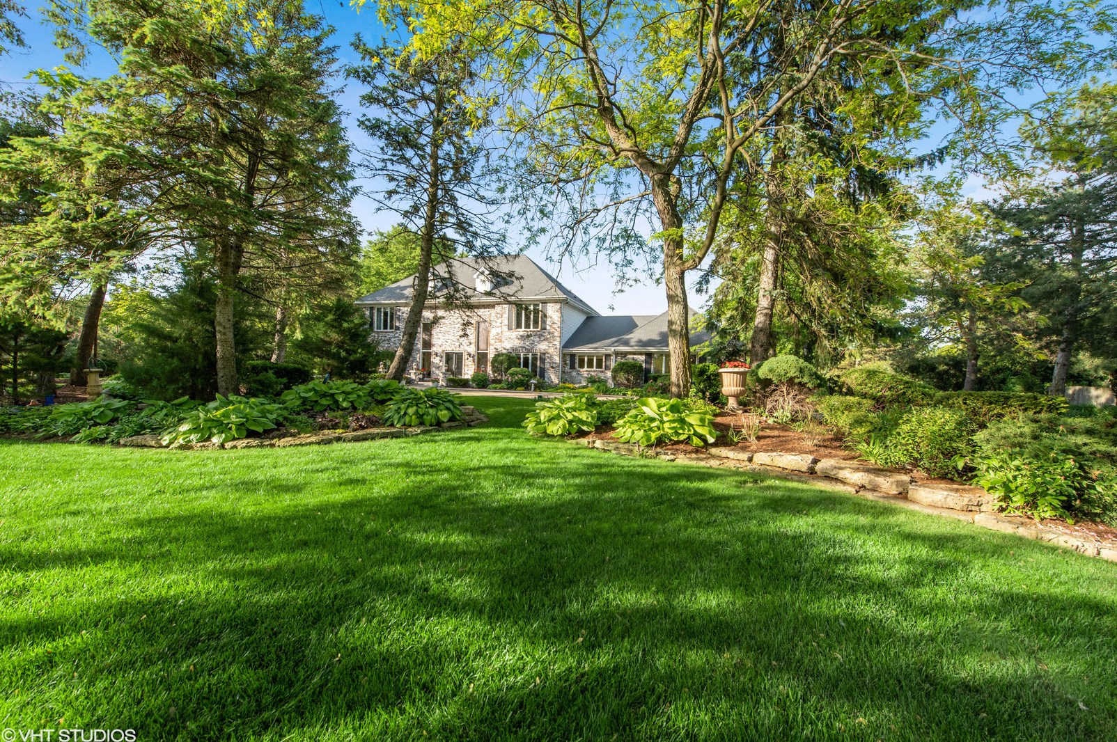 2245 Harrow Gate Dr, Hoffman Estates, IL 60010-5428