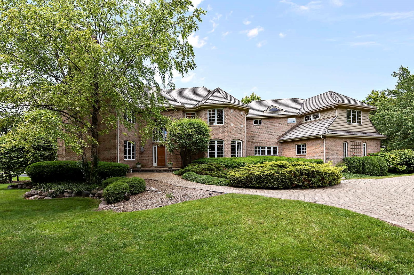 34 Castleton Ct, Hoffman Estates, IL 60010-6930