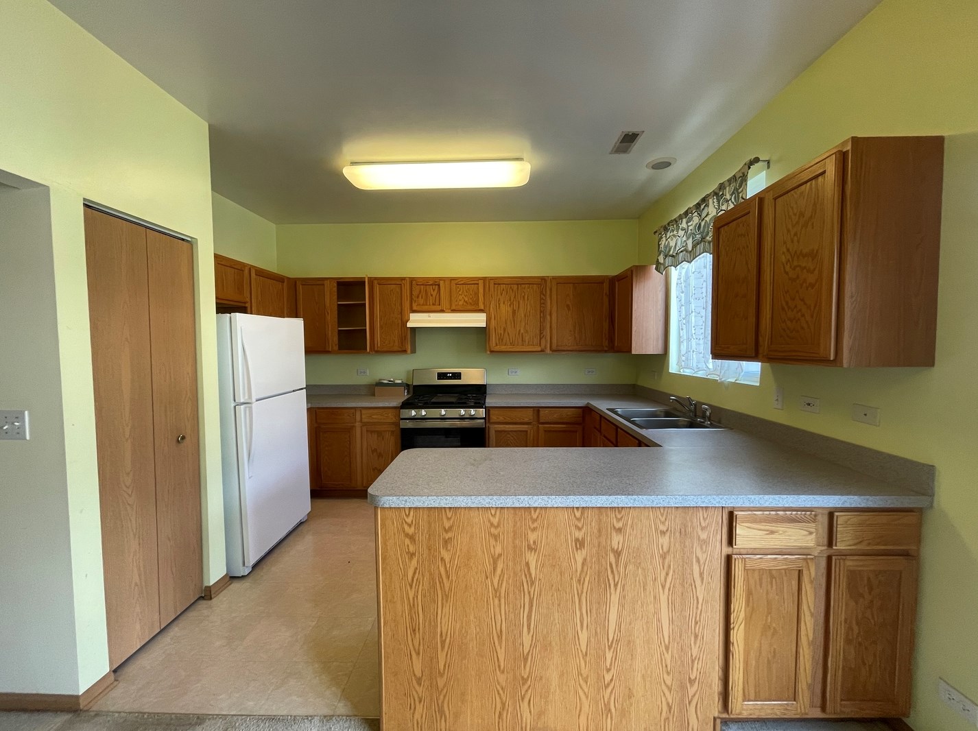 959 Ellsworth Dr, Volo, IL 60030-3365