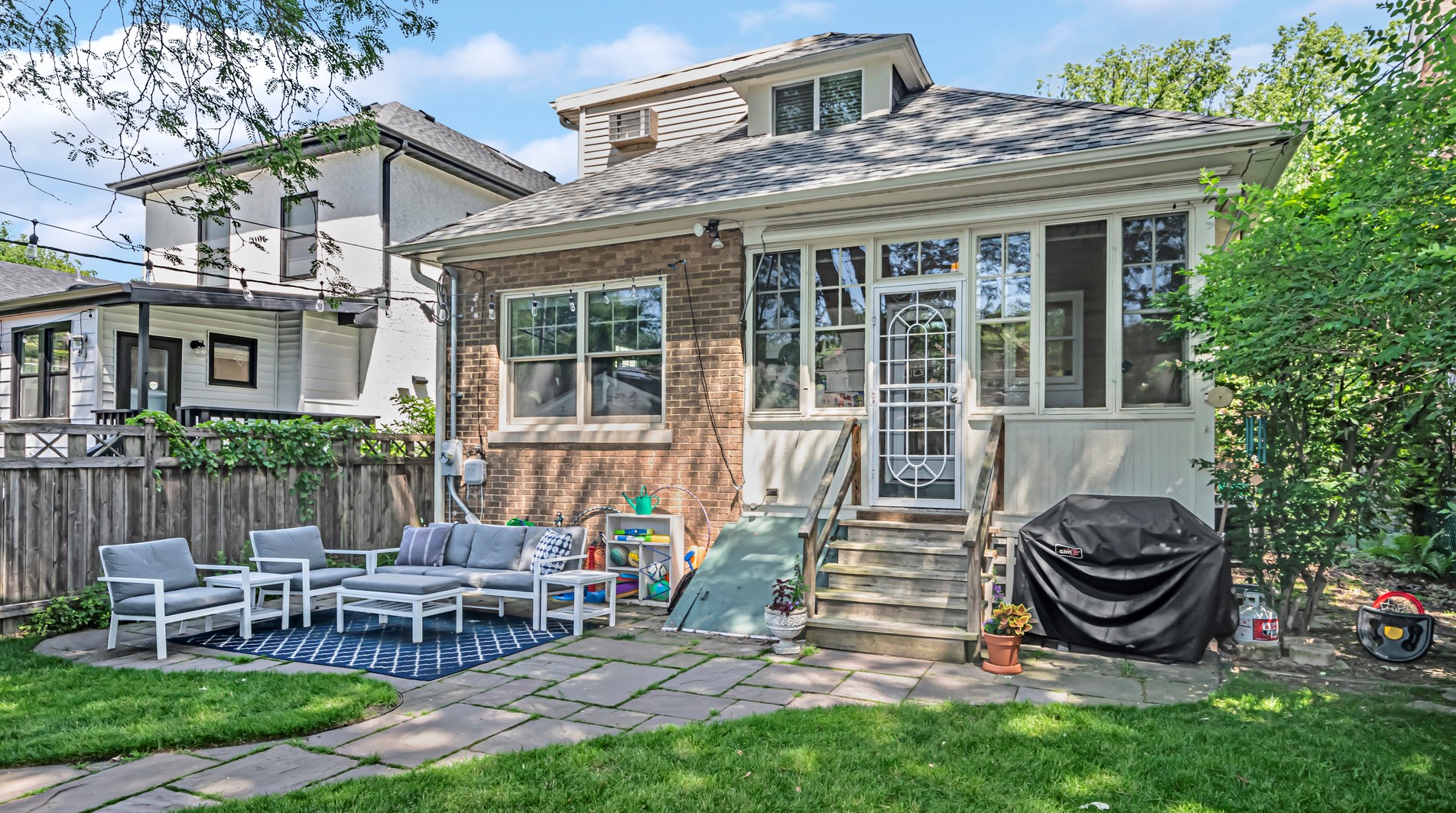 2144 Ewing Ave, Evanston, IL 60201-2054