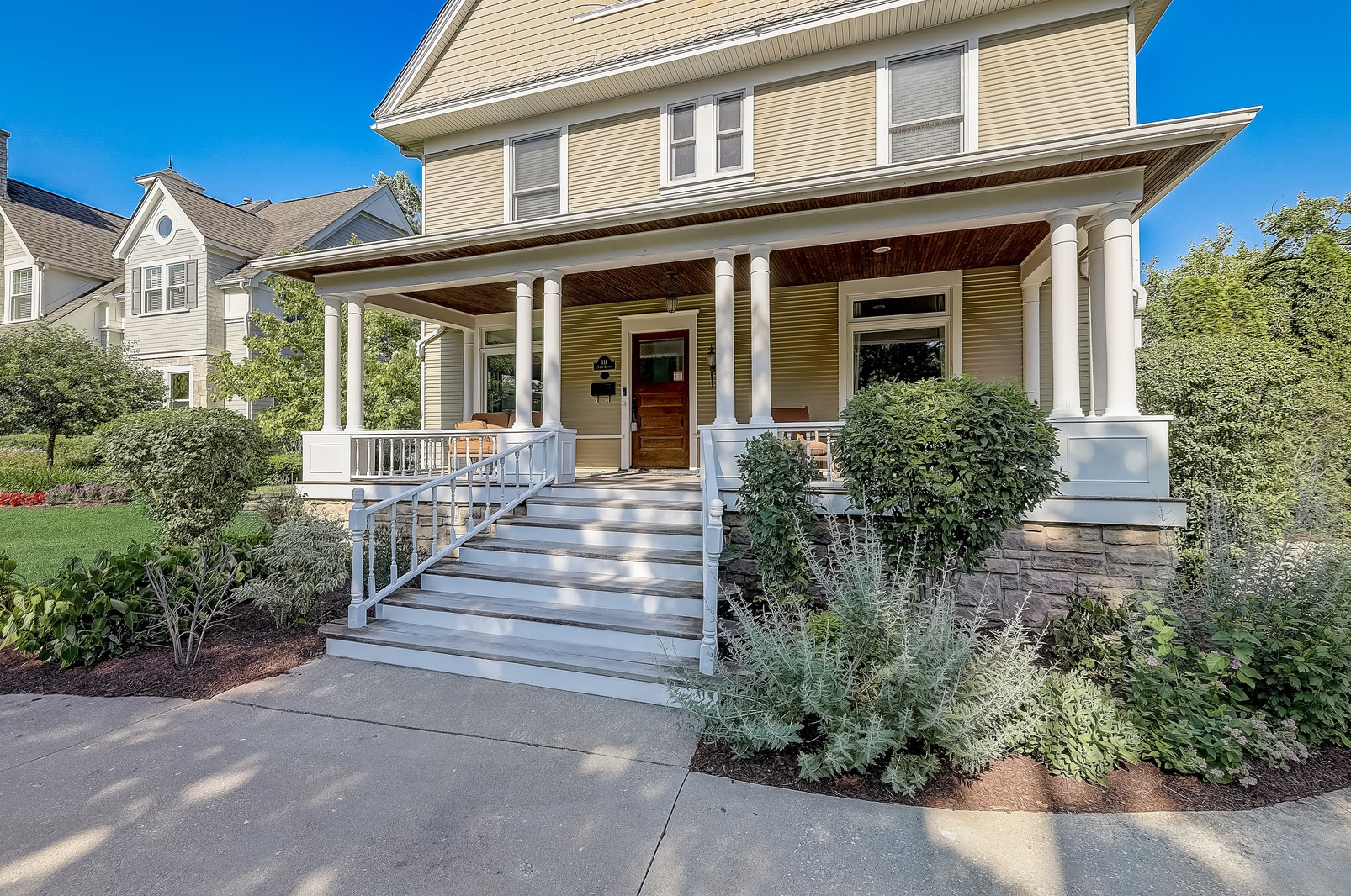 111 Lincoln St, Oak Brook, IL 60521-4062