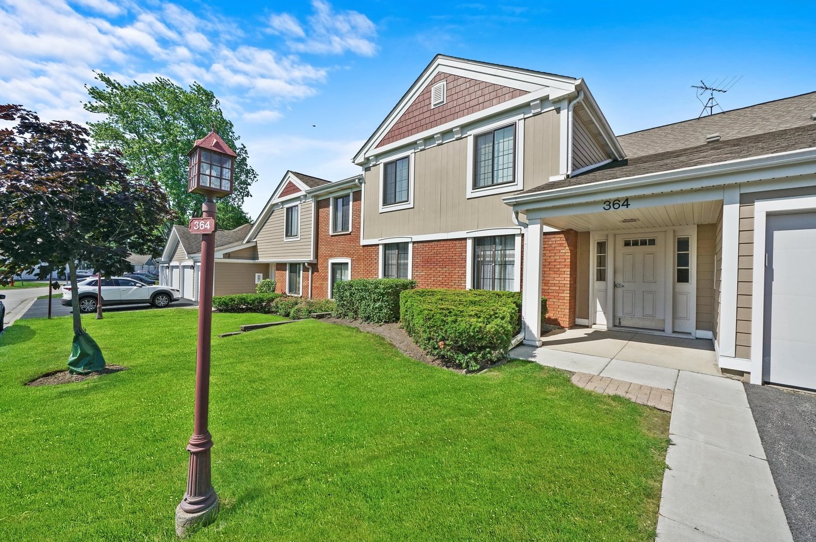 364 Pinetree Ln, Schaumburg, IL 60193-6930