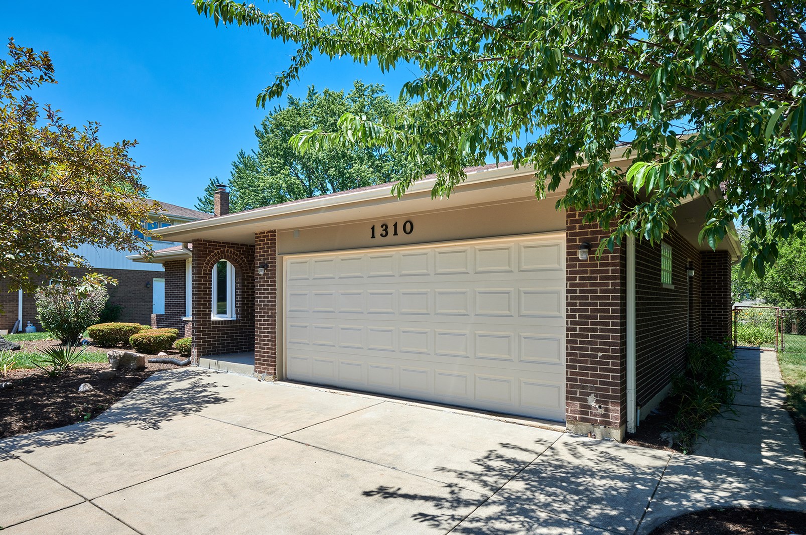 1310 67th Pl, Downers Grove IL  60516-3326 exterior