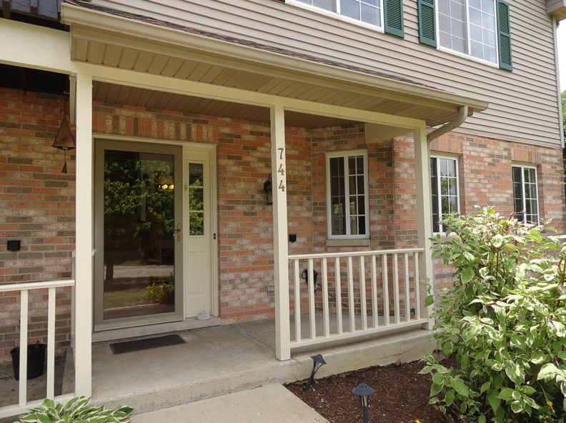 744 1st St, Elburn, IL 60119-8913