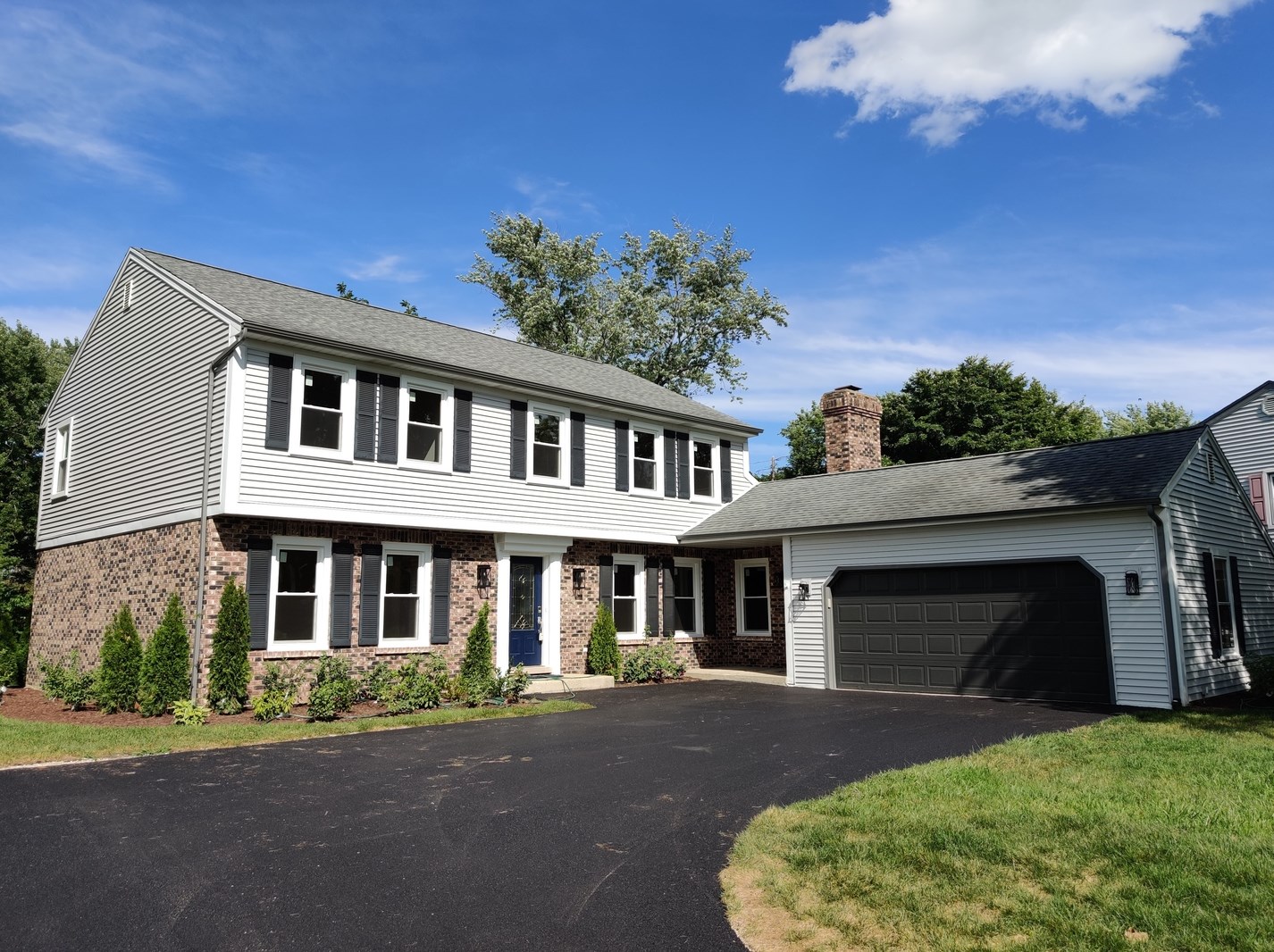 8245 Lakeside Dr, Downers Grove, IL 60516-4909