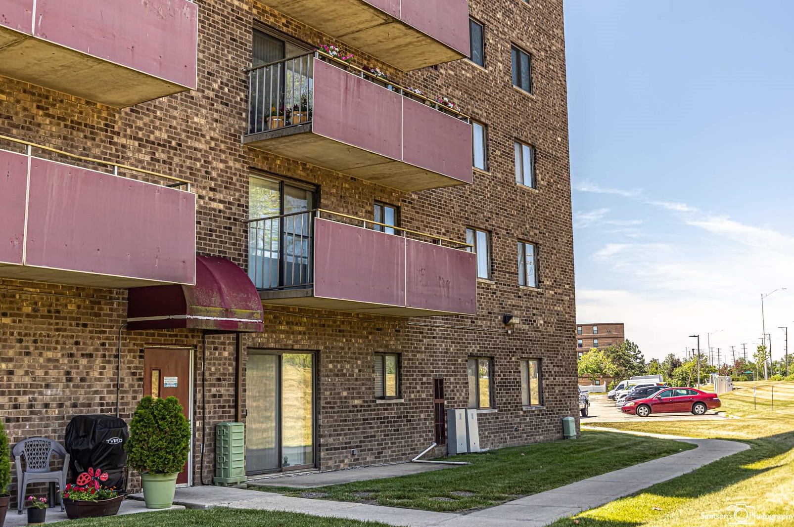 1460 Fairlane Dr #220, Schaumburg, IL 60193
