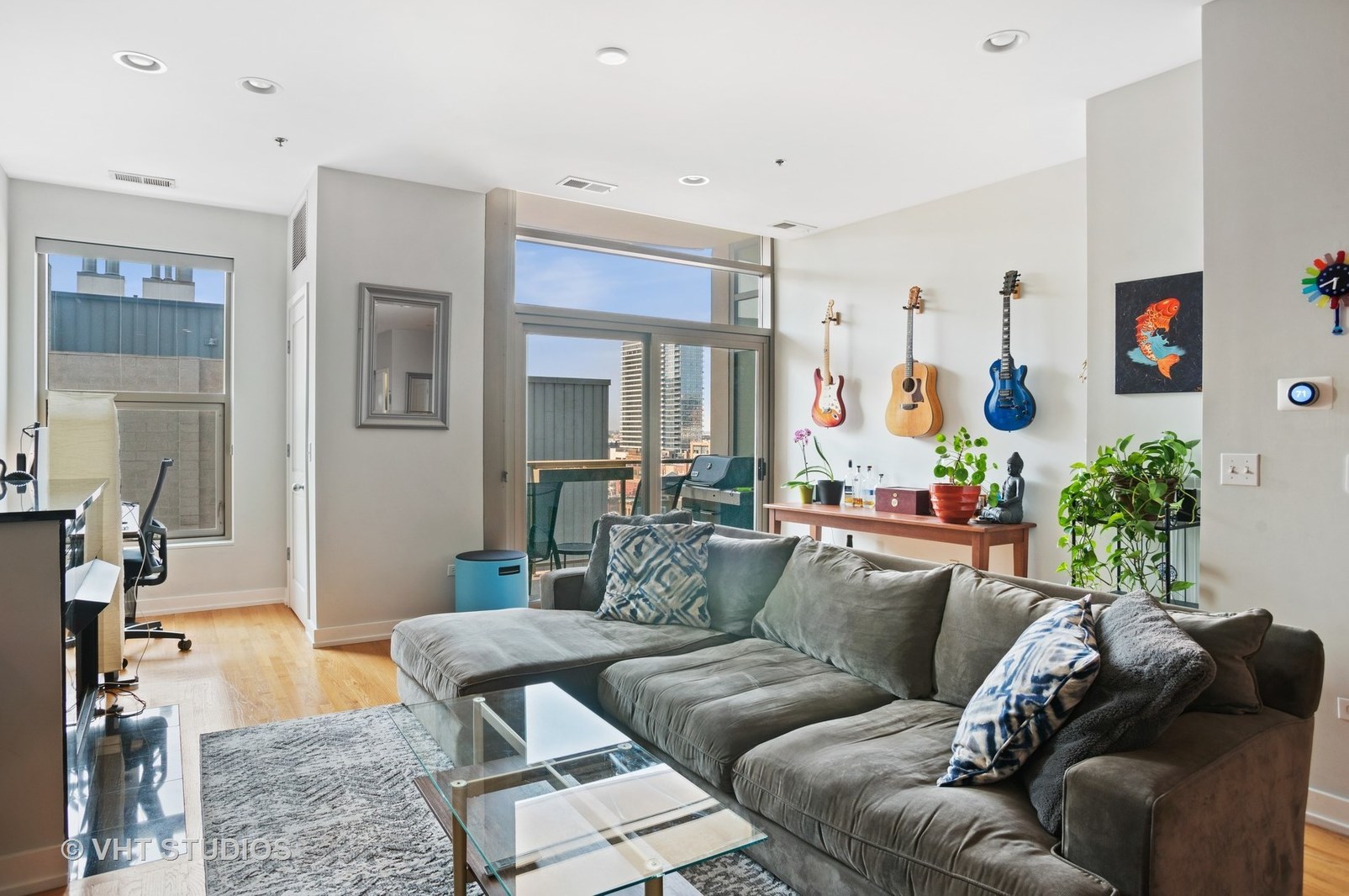 150 W Superior St Apt 905, Chicago, IL 60654