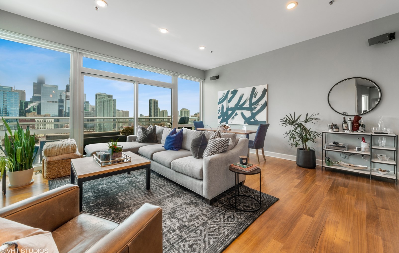 757 N Orleans St #2206, Chicago, IL 60654