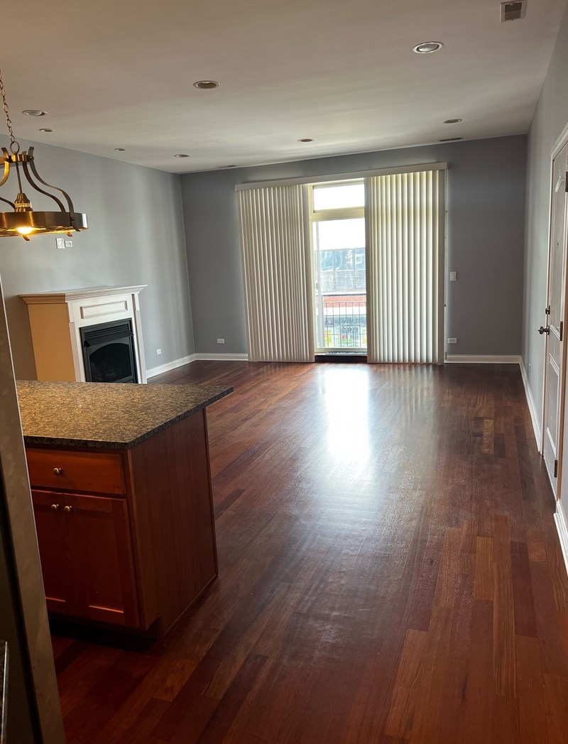 2853 N Pulaski Rd Apt 2s, Chicago, IL