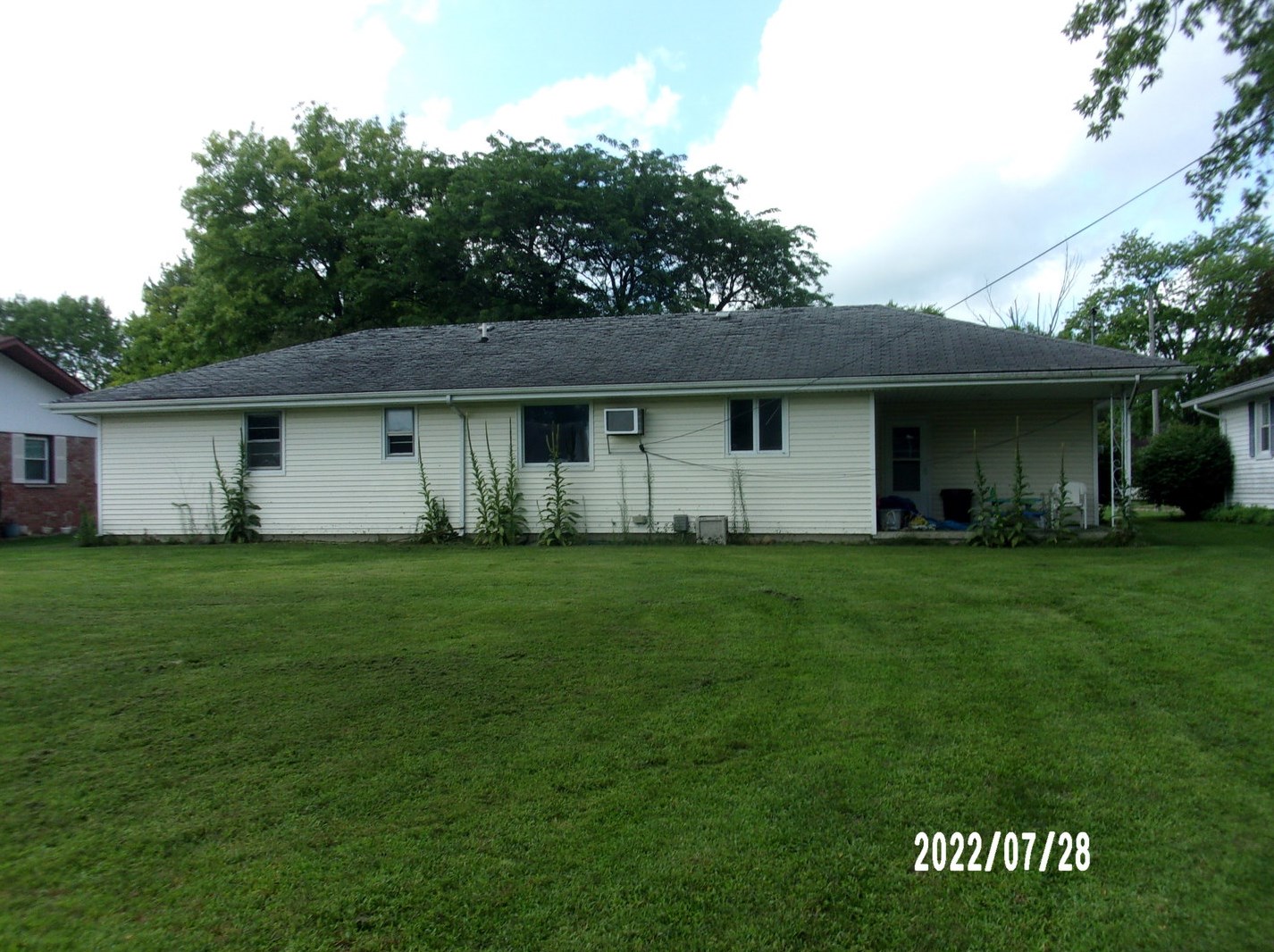 551 Grant St, Watseka, IL 60970-1769