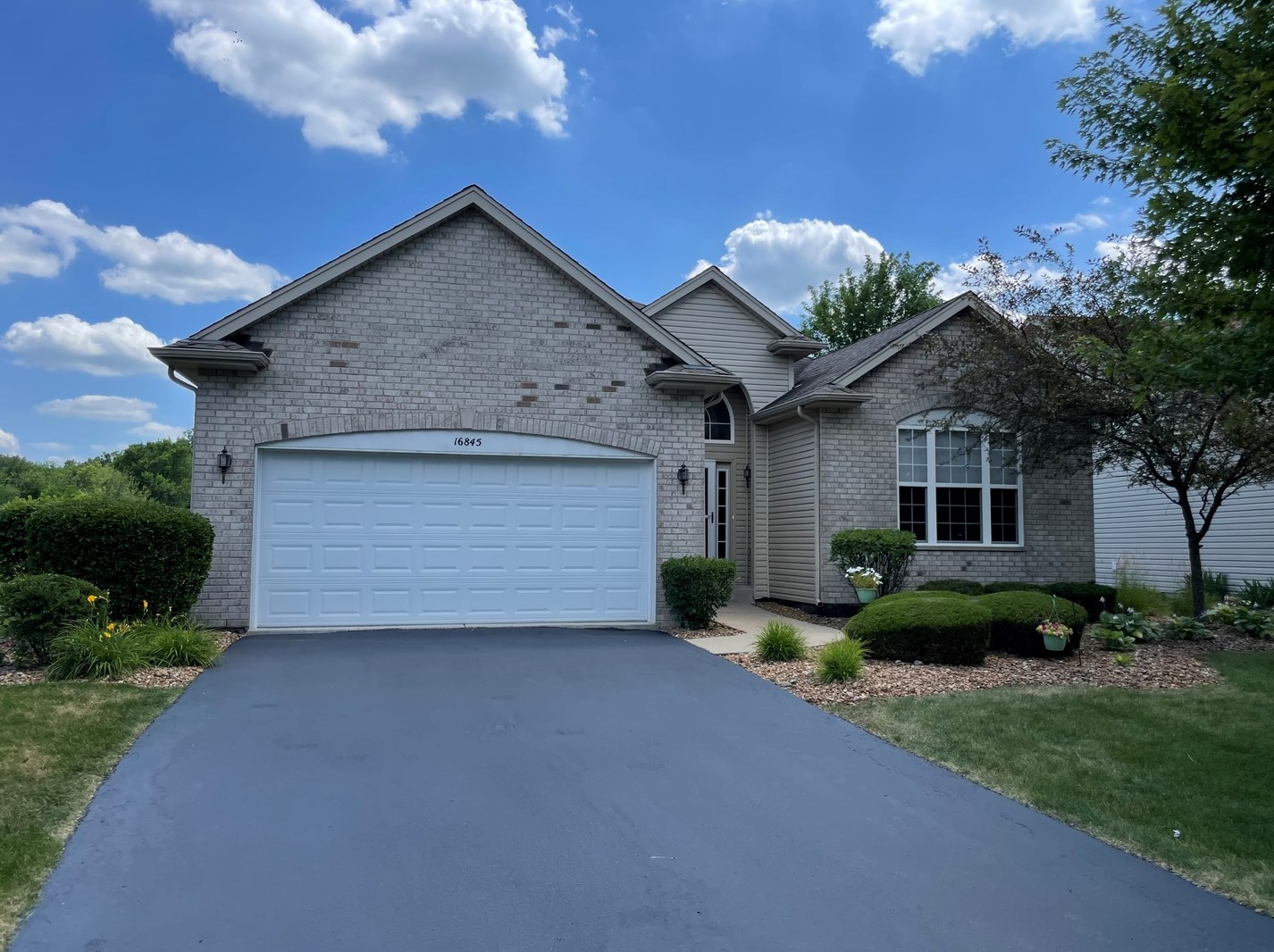 16845 Charleston Cir, Romeoville, IL 60441