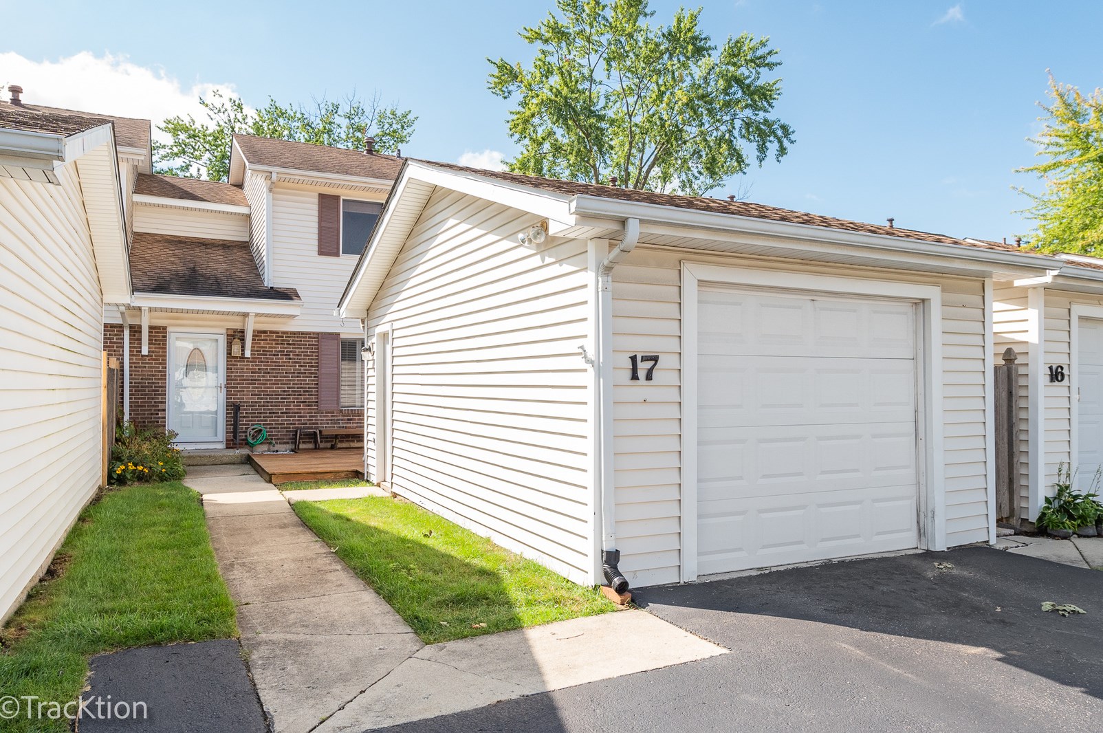 17 Penny Royal Pl, Downers Grove, IL 60517-1724