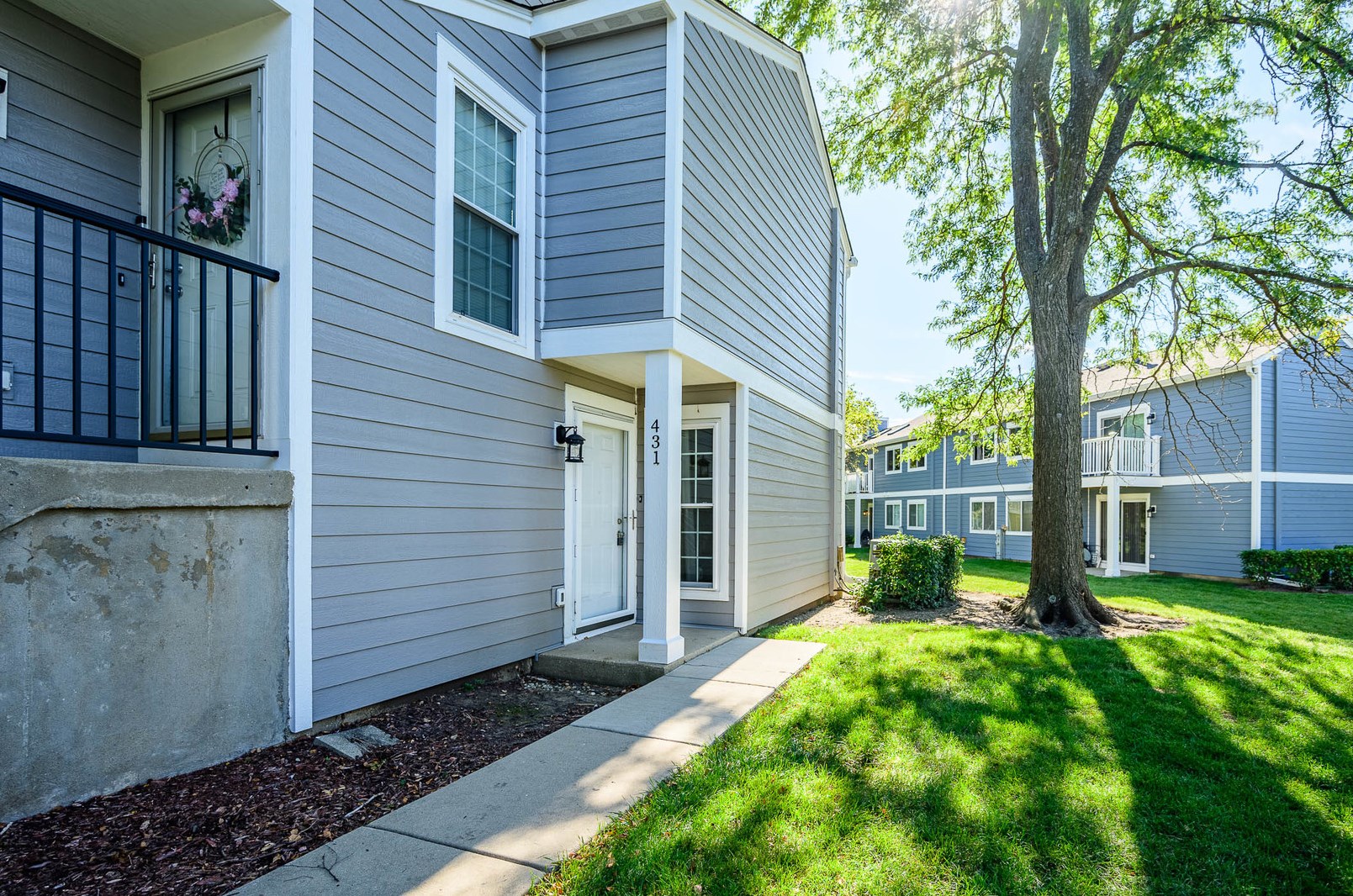 431 Drake Cir, Schaumburg, IL 60193-4286