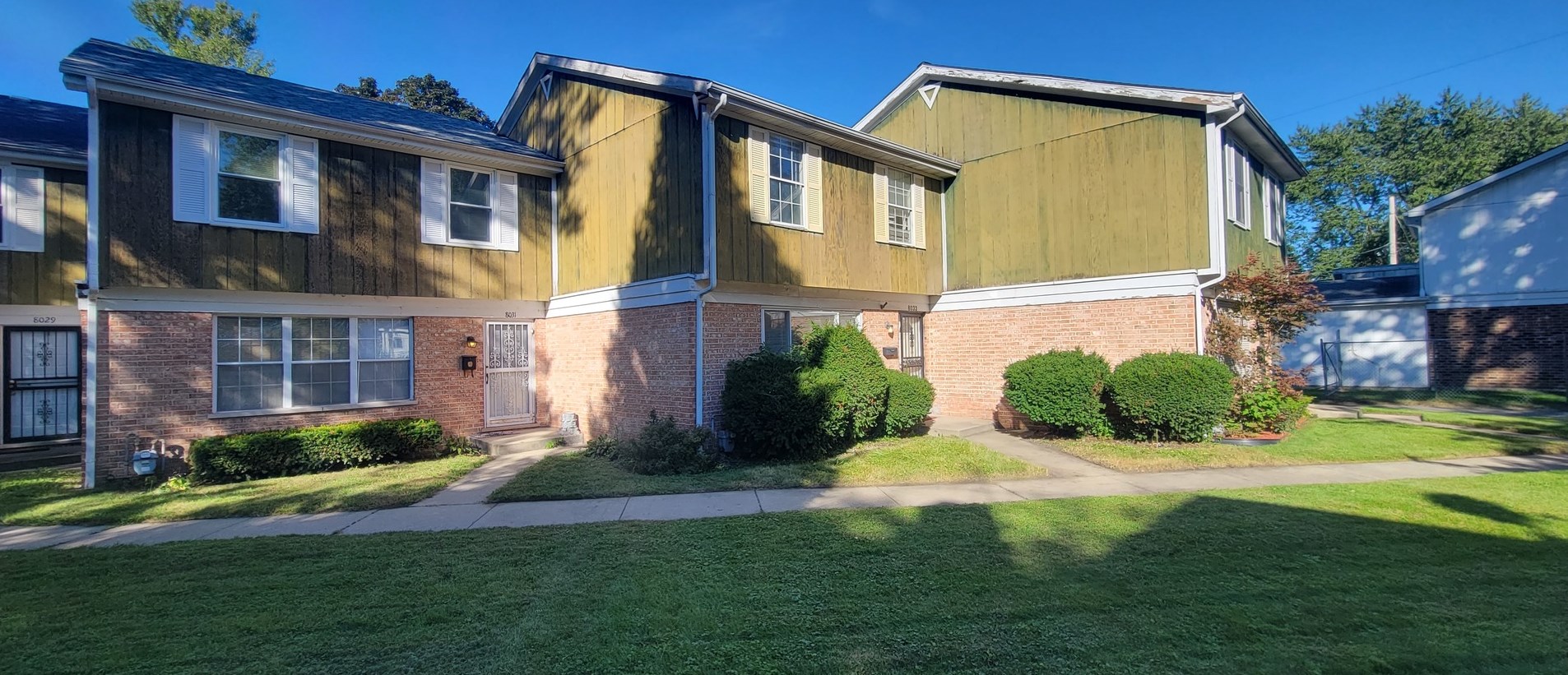 8033 Kingston Ave, Chicago IL  60617-1258 exterior