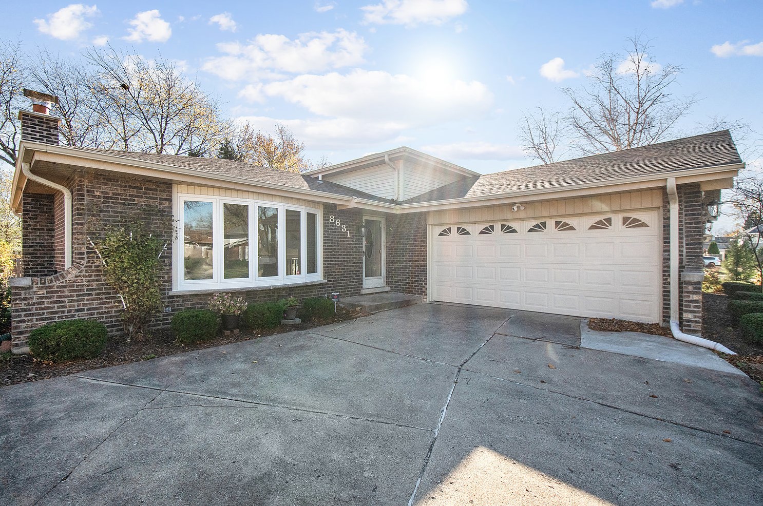 8631 Clifford Dr, Oak Brook, IL 60561-1630