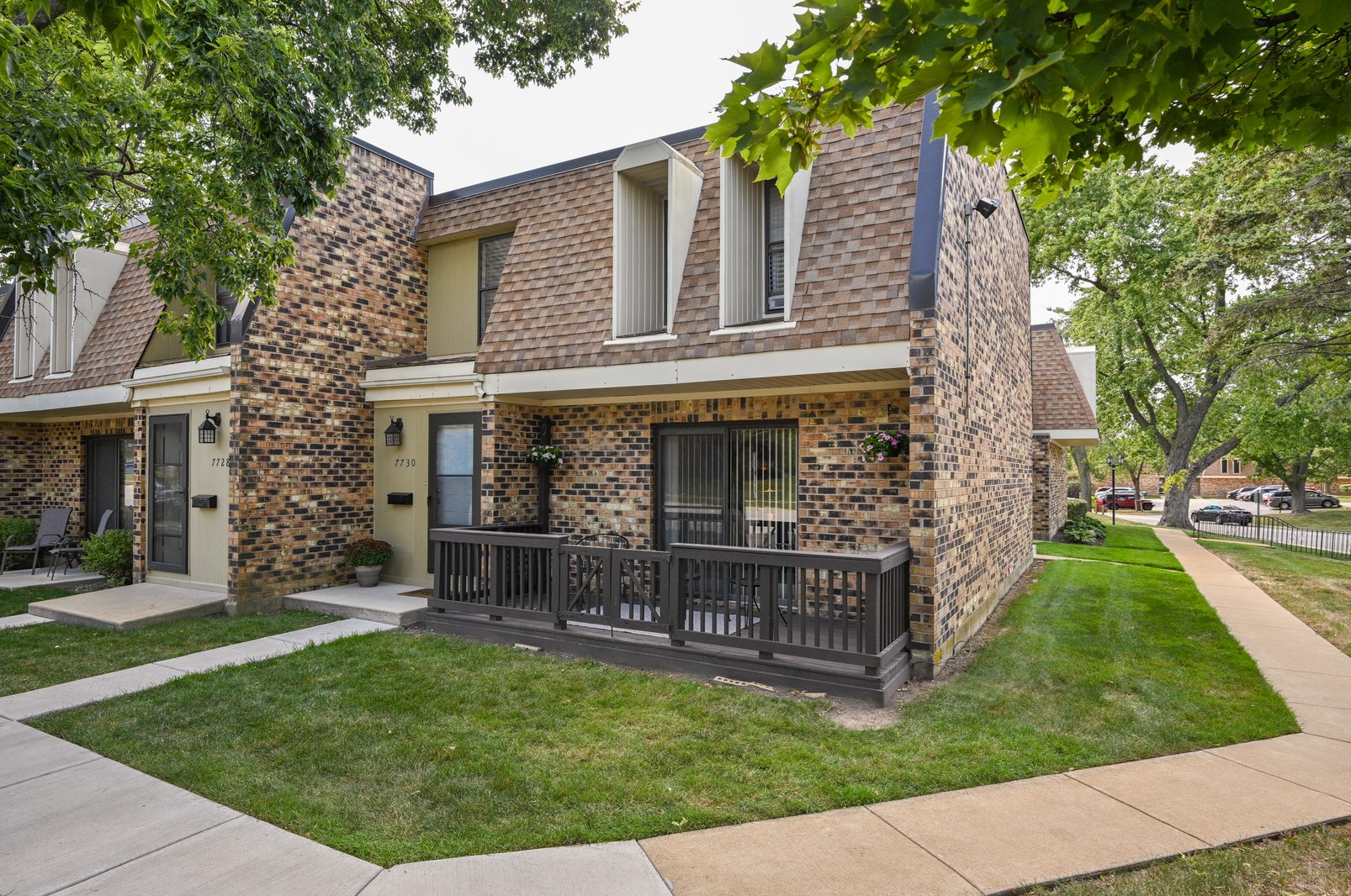7730 Woodward Ave, Downers Grove, IL 60517