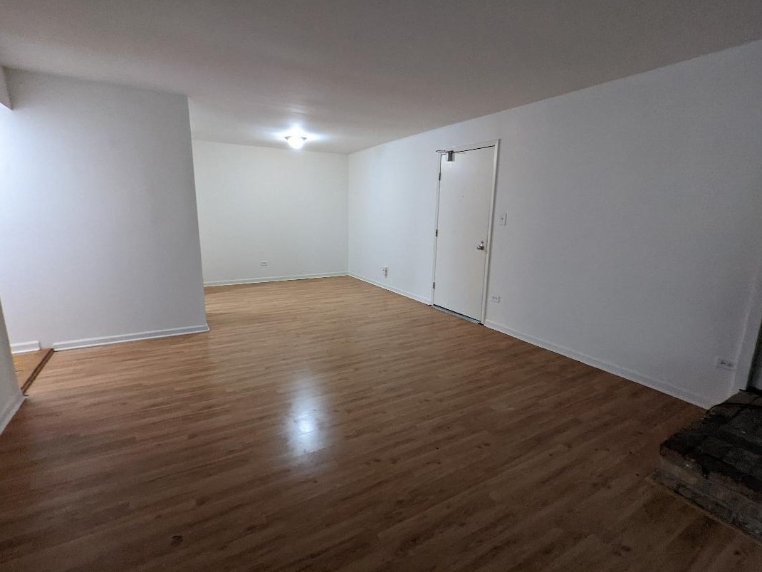6145 Knoll Wood Ct #201, Willowbrook, IL 60527