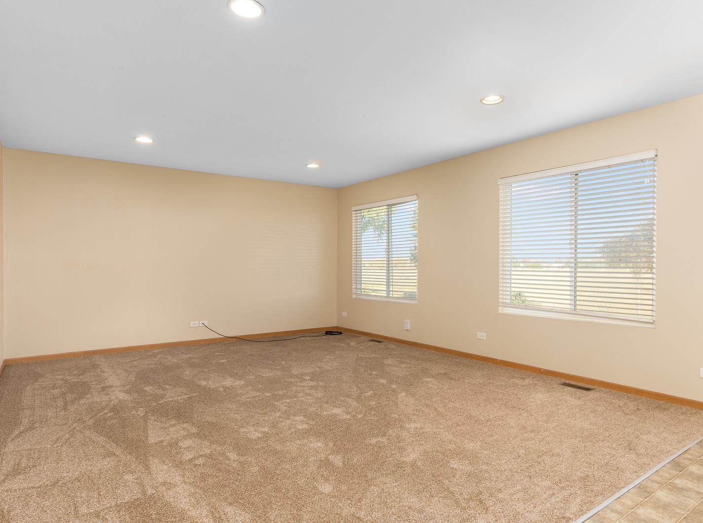 83 Meadow Dr, Dekalb, IL 60112-4137