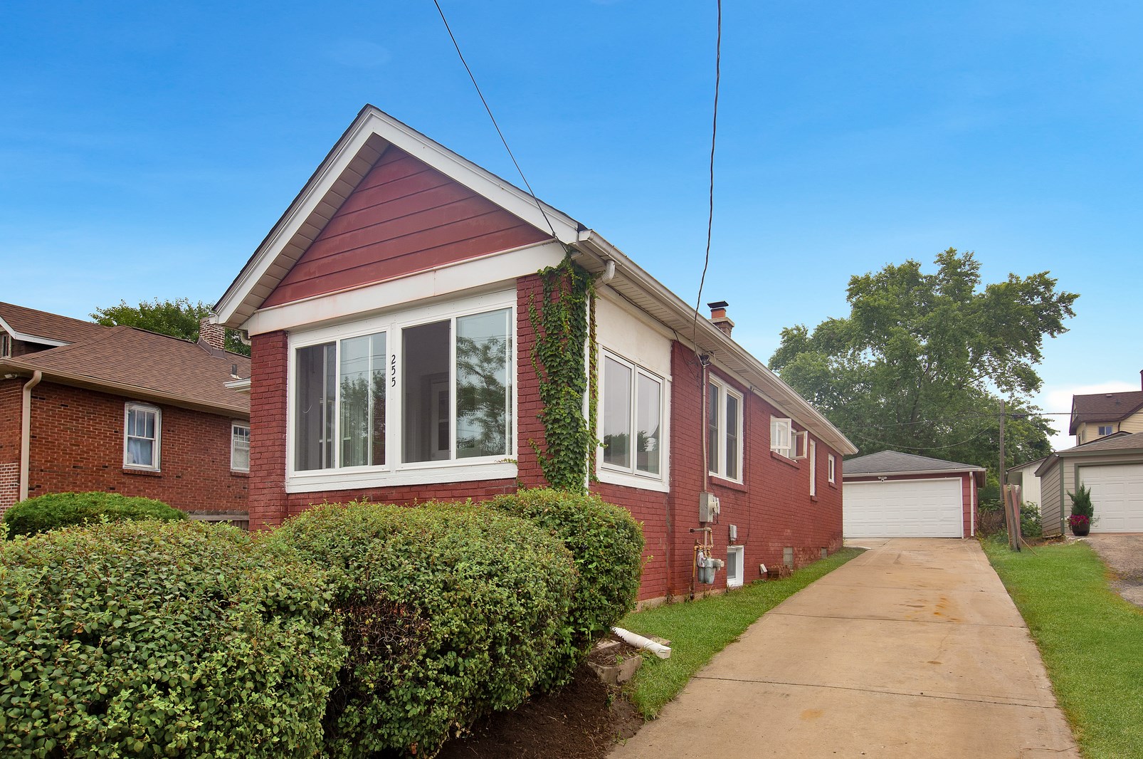 255 Trask St, Aurora, IL 60505-2911
