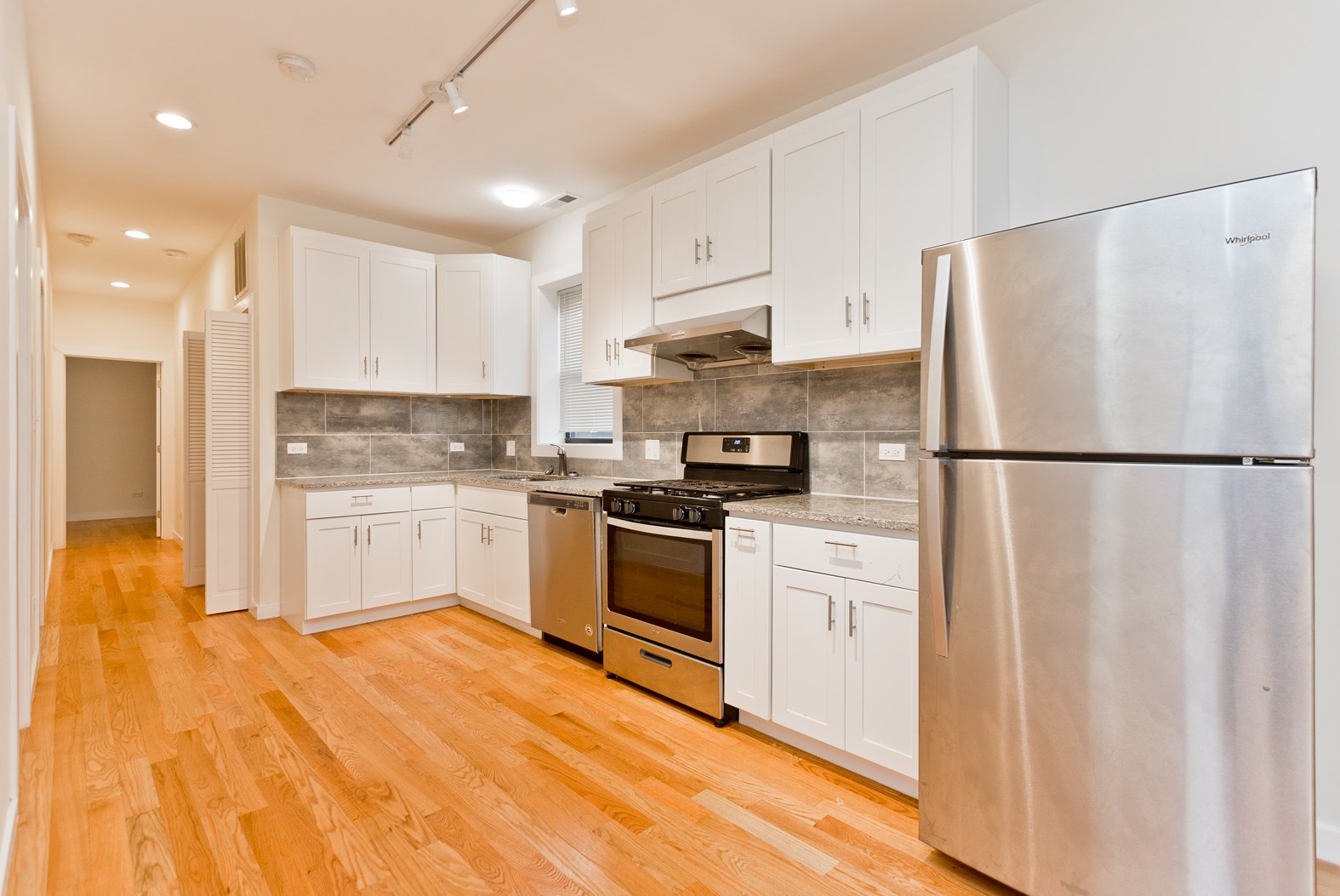 213 W 25th Pl #3, Chicago, IL 60616