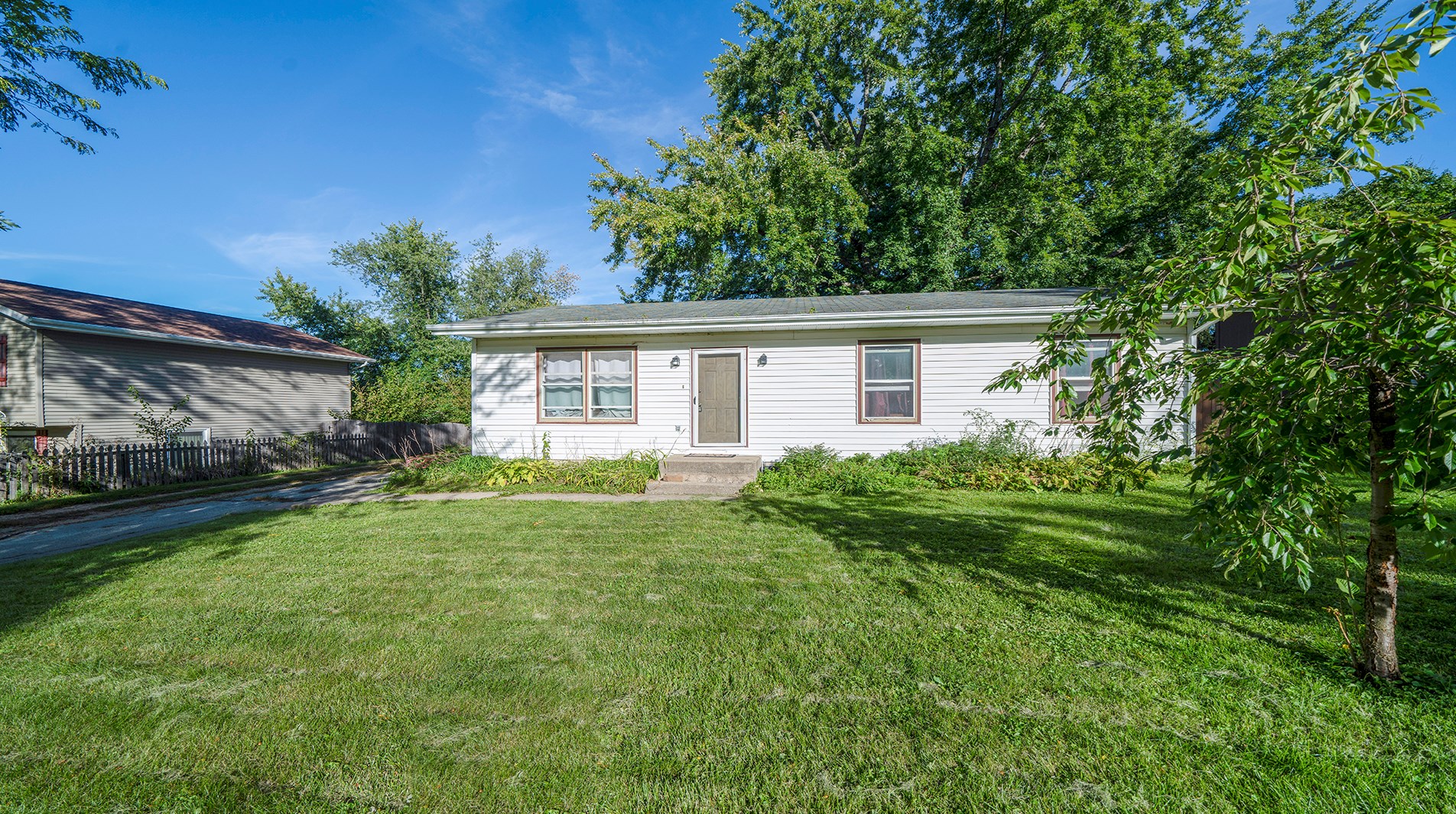 208 Crane Dr, Winnebago, IL 61088-9727