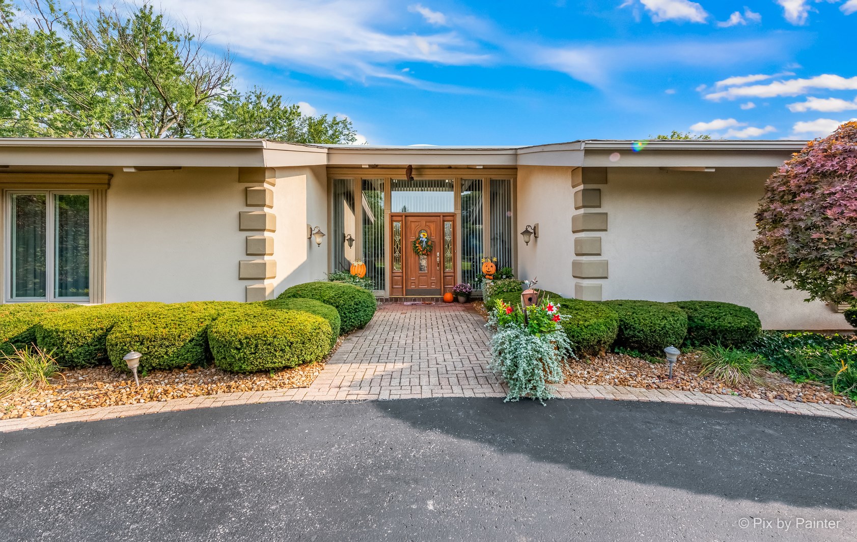 4 Foxiana Ct, Oak Brook, IL 60523-1611