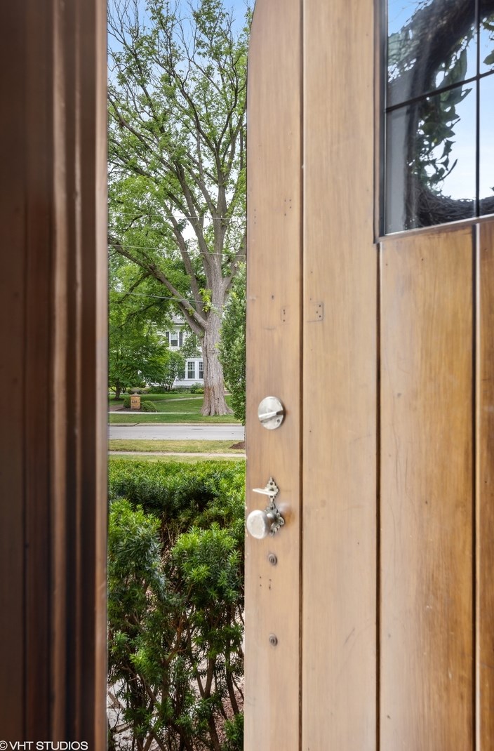 133 Park Ave, Oak Brook IL  60521-3734 exterior