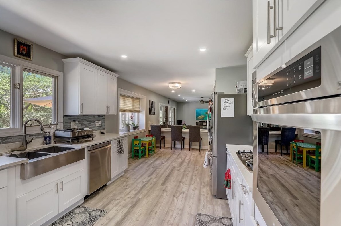 128 Mendon Ln, Schaumburg, IL 60193-1034