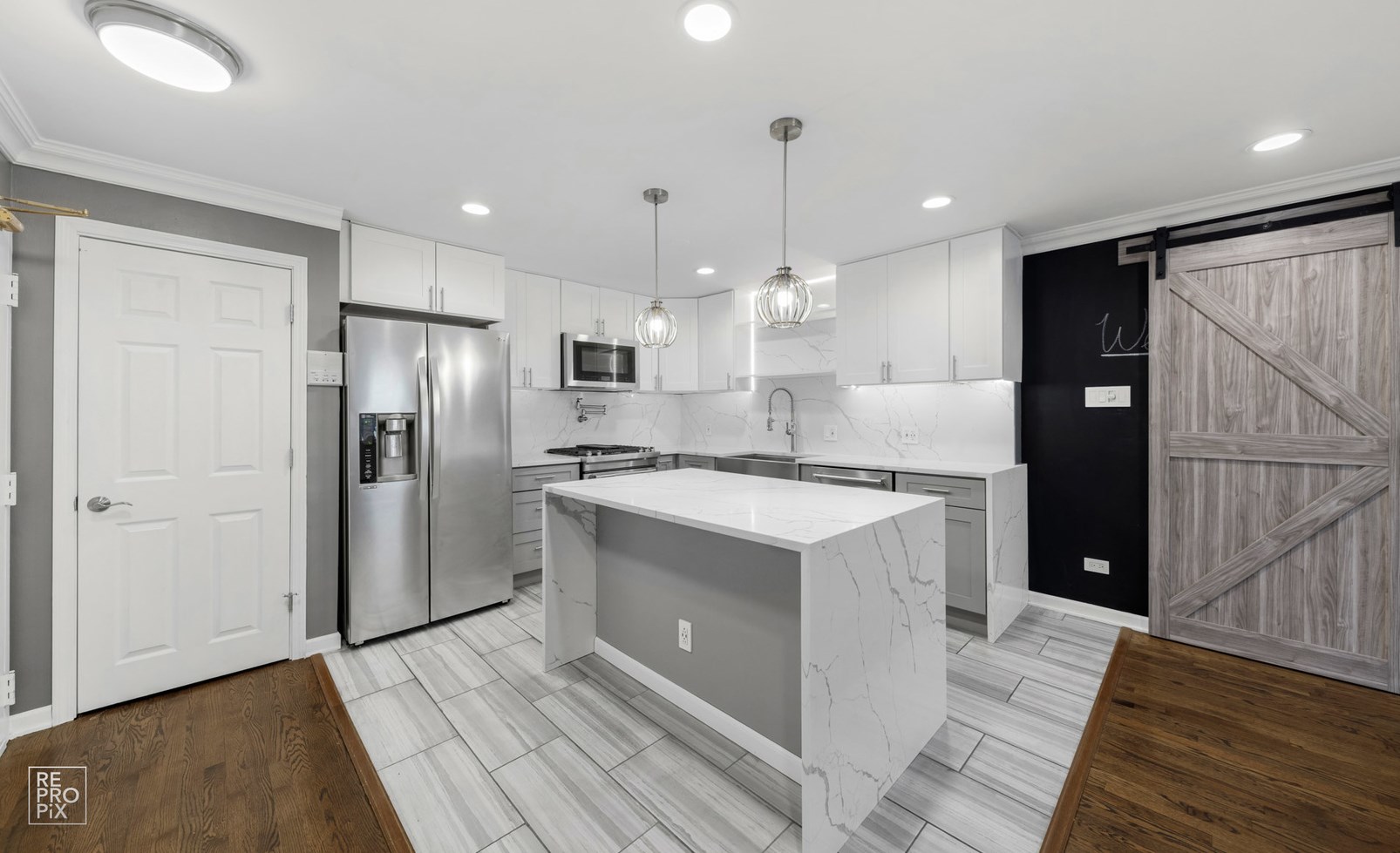 1363 Perry St #3c, Des Plaines, IL 60016