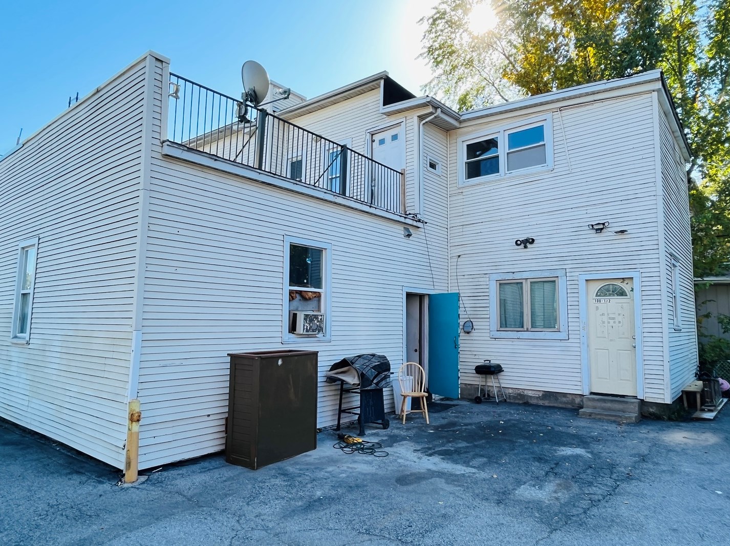 102 Ohio St, Aurora, IL 60505-3823