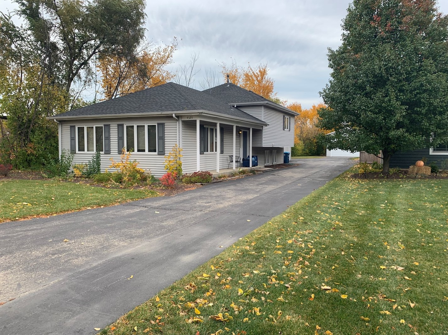 4325 Roslyn Rd, Downers Grove, IL 60515