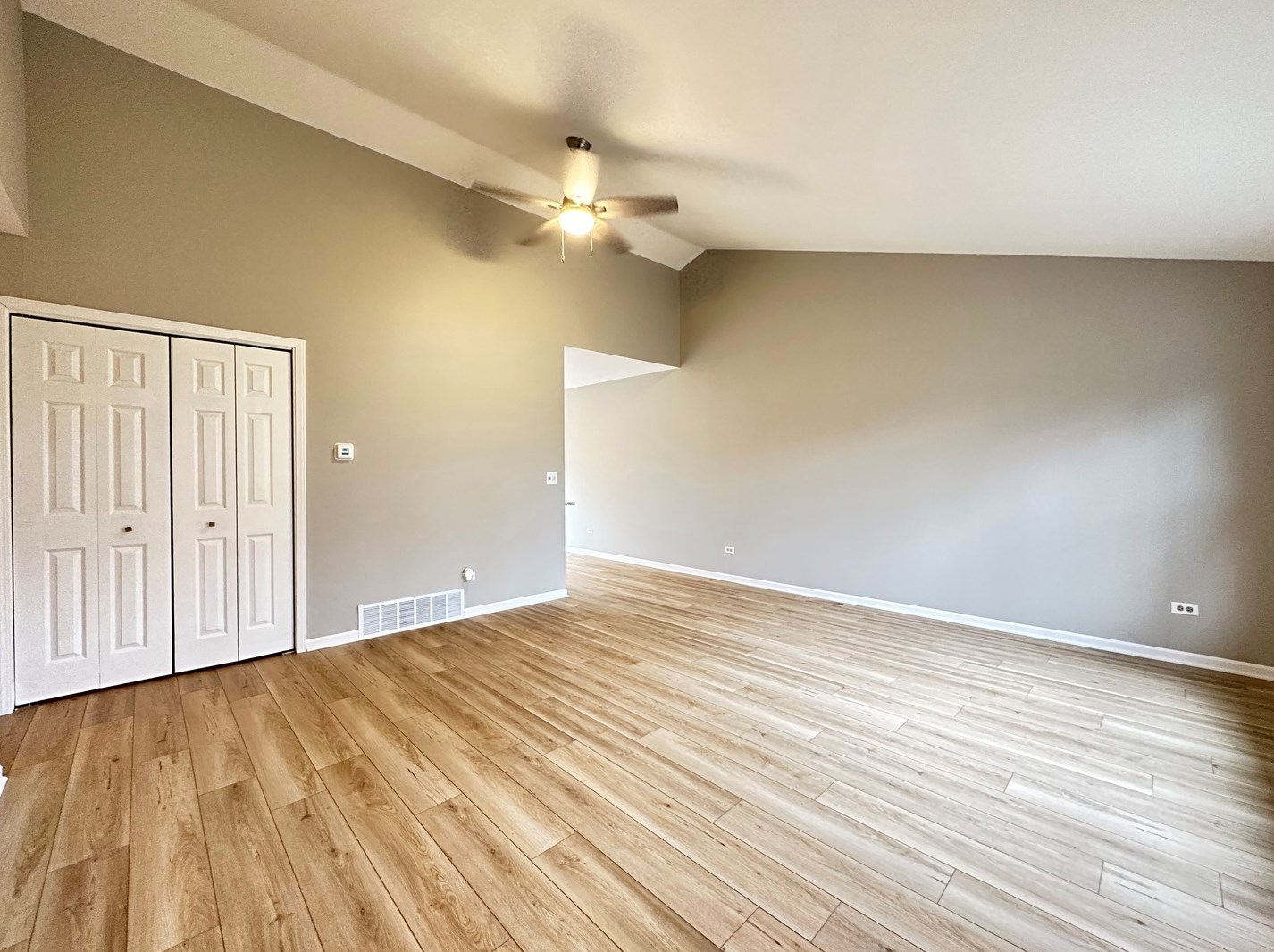 233 Riverside Dr, Volo, IL 60051-8715