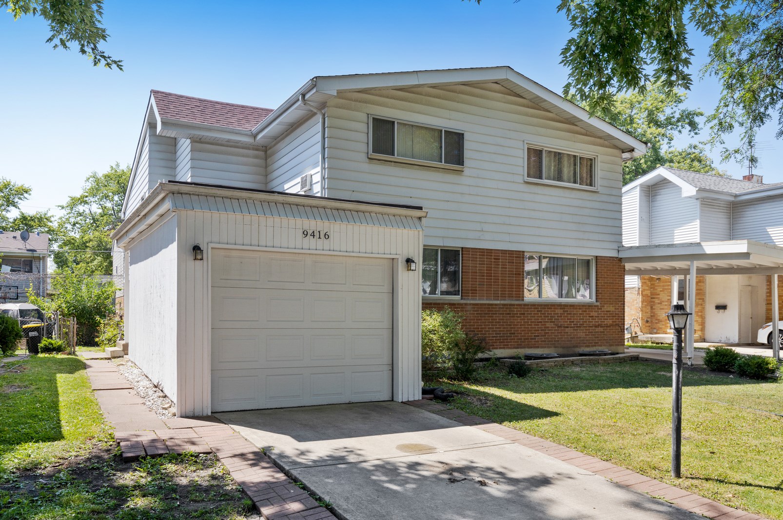 9416 Ironwood Ln, Des Plaines, IL 60016