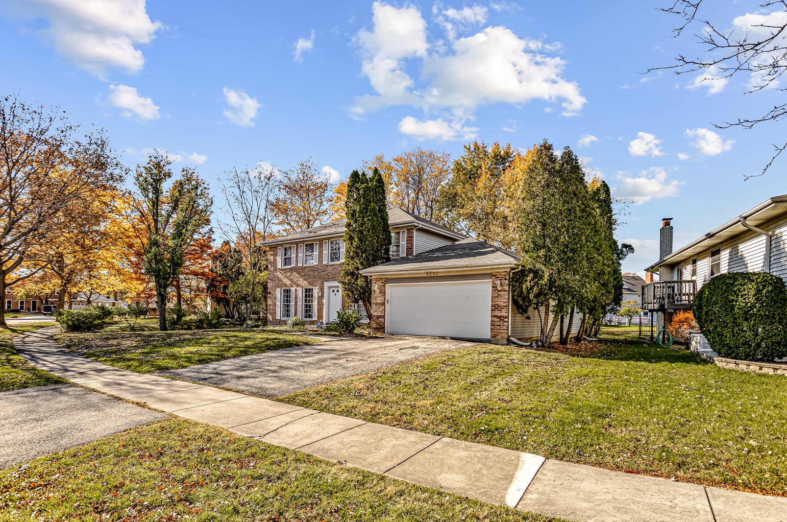 3250 Drew St, Downers Grove, IL 60515-1101