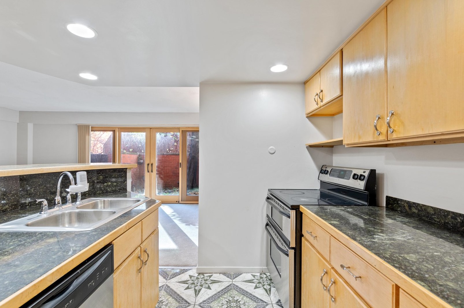 1115 S Plymouth Ct #102, Chicago, IL 60605