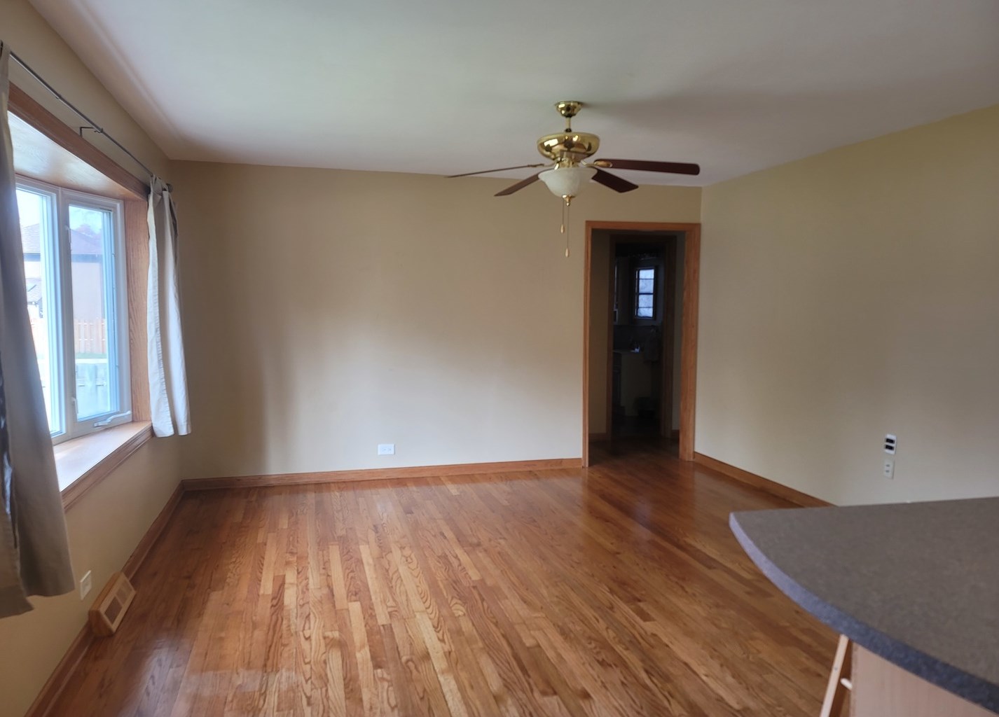 1005 Mary Ave, Winthrop Hbr, IL 60096-1607