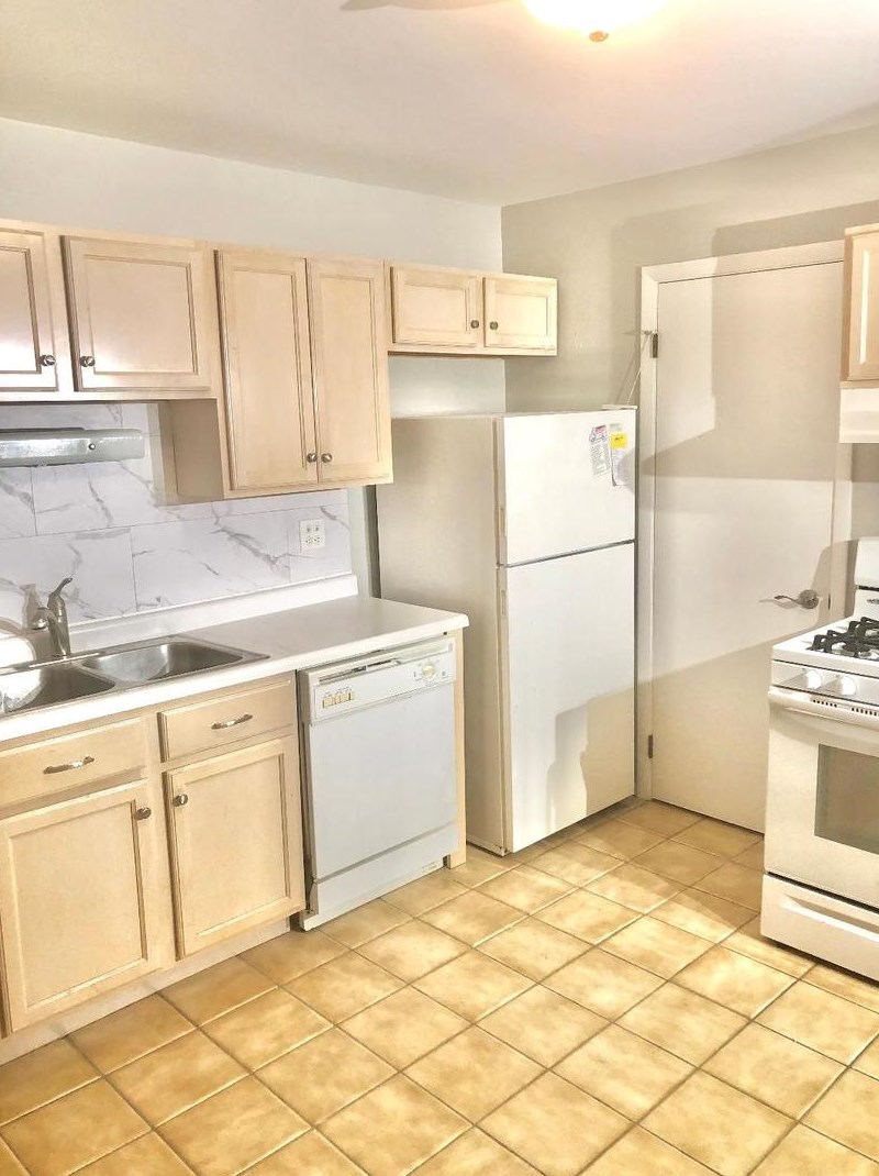 219 Hawthorne Ct Unit B1, Schaumburg, IL 60193