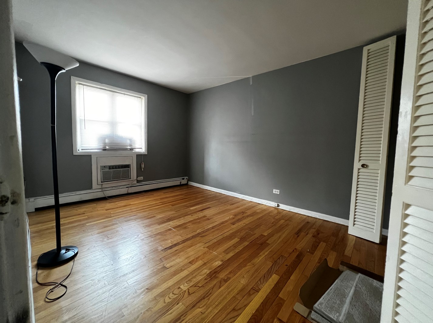 2411 W Balmoral Ave Apt 2f, Chicago, IL
