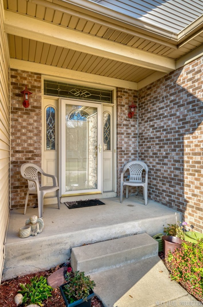 874 Oak Ridge Blvd, Hoffman Estates, IL 60120-9219