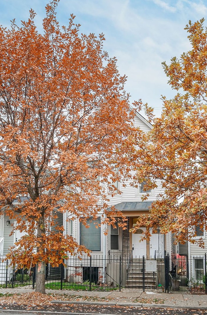 2820 N Sacramento Ave #3, Chicago, IL 60618