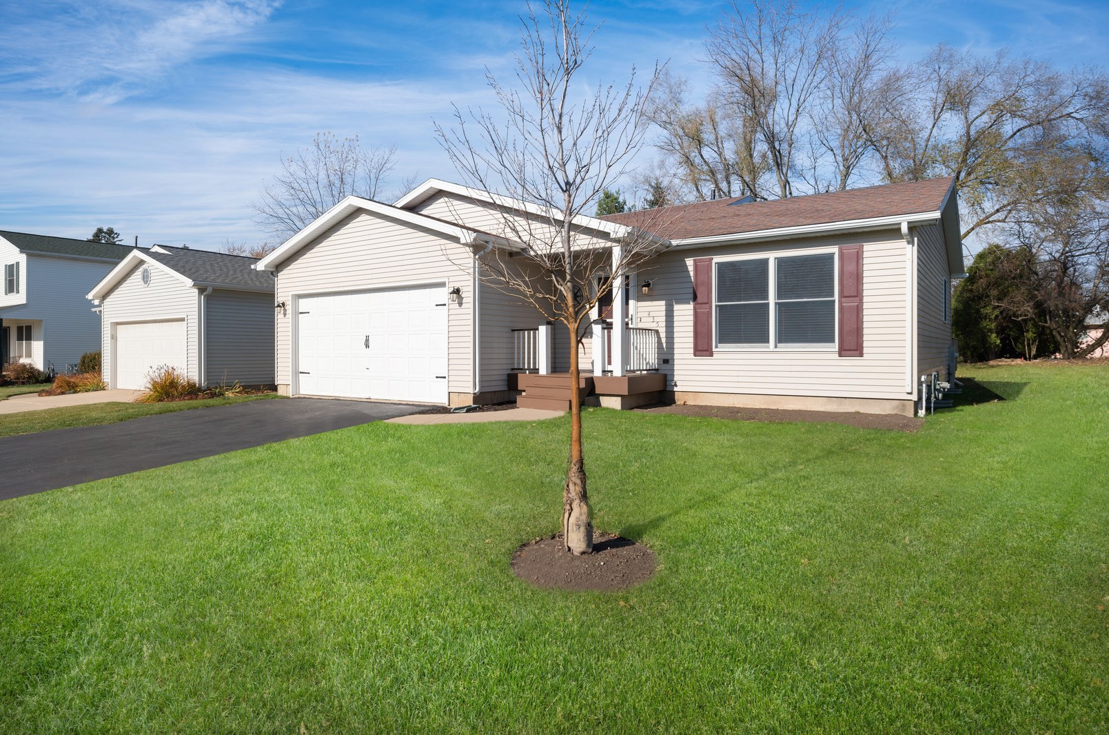 435 Lucerne Ln, Dekalb, IL 60115-4736