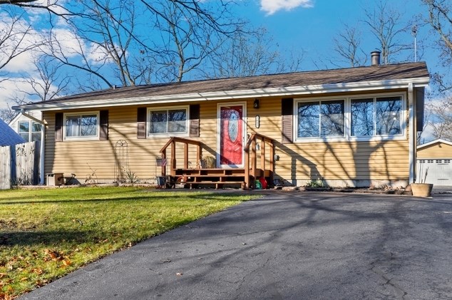 7615 Wilmot Rd, Spring Grove, IL 60081