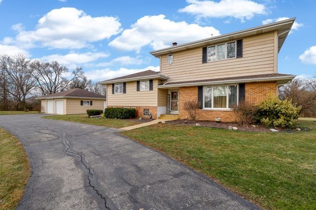 13840 Chicago Bloomington Trl, Romeoville, IL 60491-6115