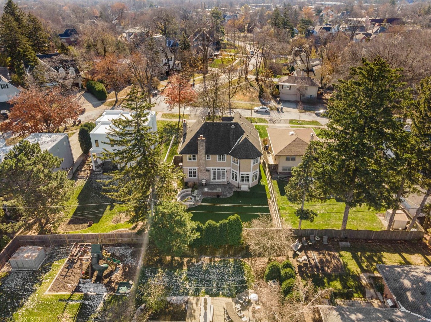 142 Juliet Ct, Willowbrook, IL 60514-1226