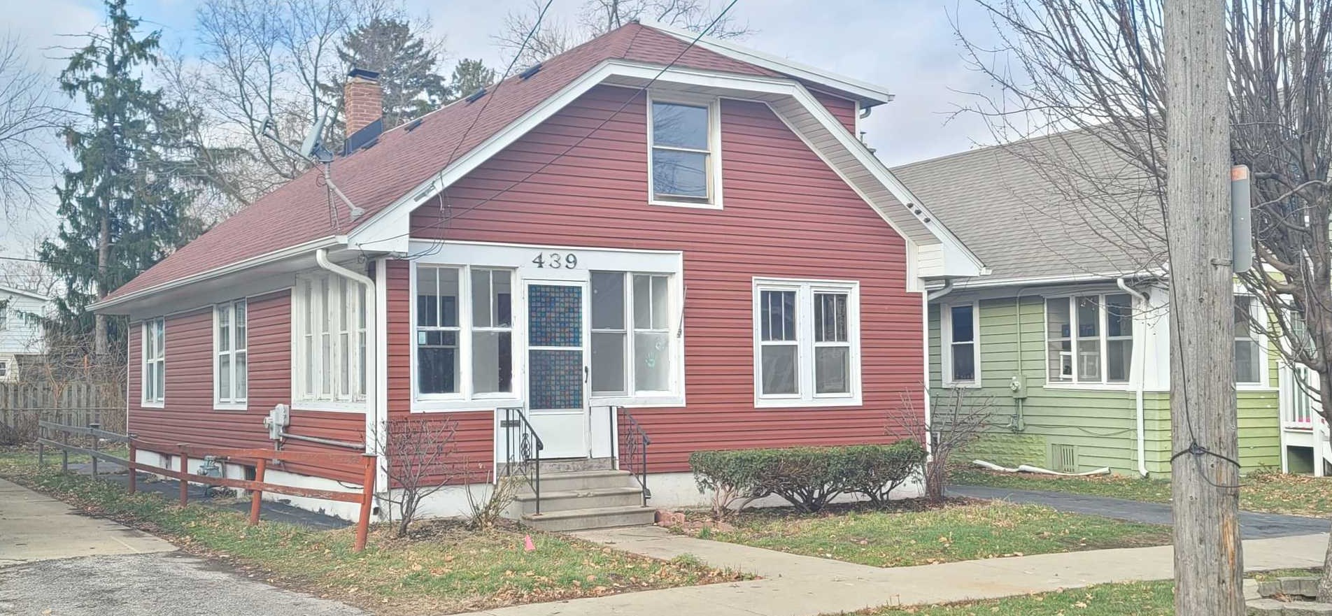 439 Bangs St, Aurora, IL 60505-4821